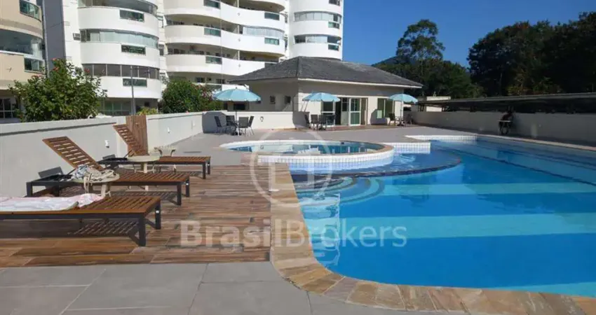 Apartamento de 3 quartos (1 suíte) no Recreio dos Bandeirantes com vista para a piscina!