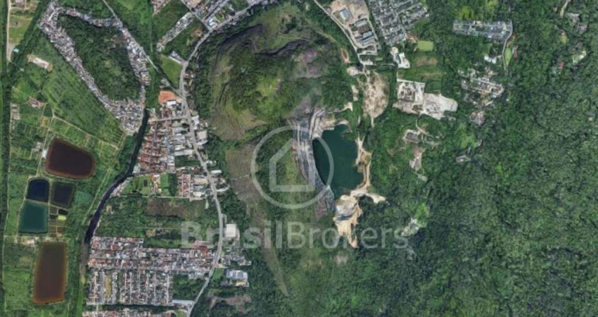 Terreno à venda na Estrada dos Bandeirantes, Vargem Pequena, Rio de Janeiro