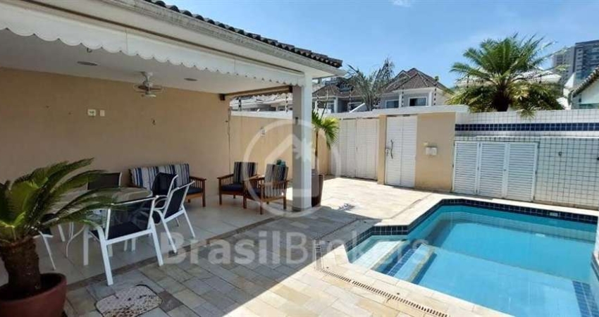 Casa de Condomínio à venda com 260,00m² e 4 quartos em Recreio dos Bandeirantes, Rio de Janeiro - rj
