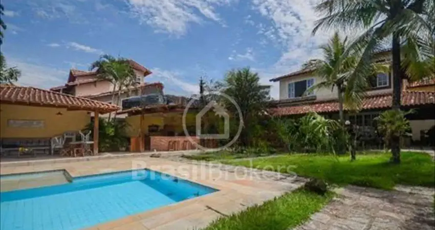 Espetacular casa em condomínio de 4 quartos na Barra no Village Marapendi