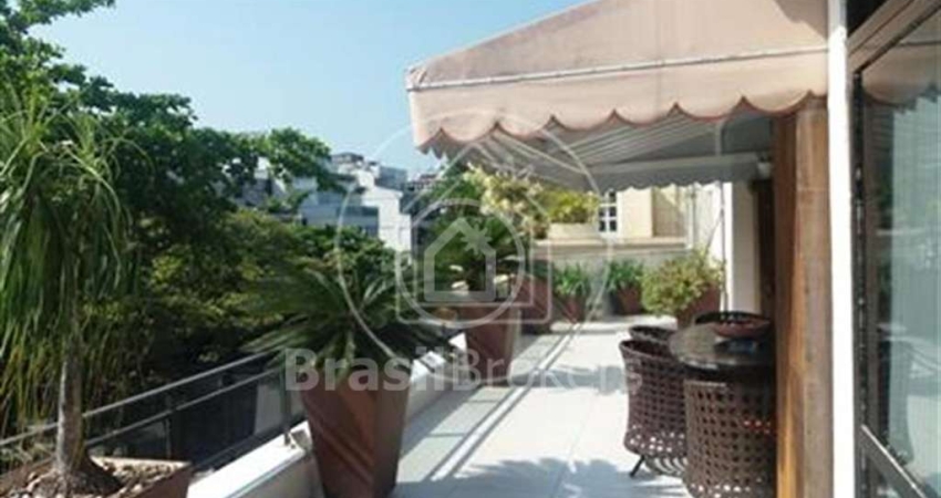 CONDOMINIO DO EDIFICIO FLAMBOYANT - Cobertura Triplex 5 quartos, sendo 4 suítes