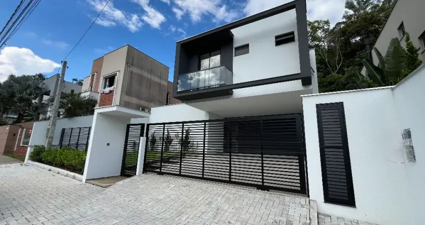 Sobrado Alto Padrão com 248 m2 no bairro Amizade - Jaraguá do Sul / SC