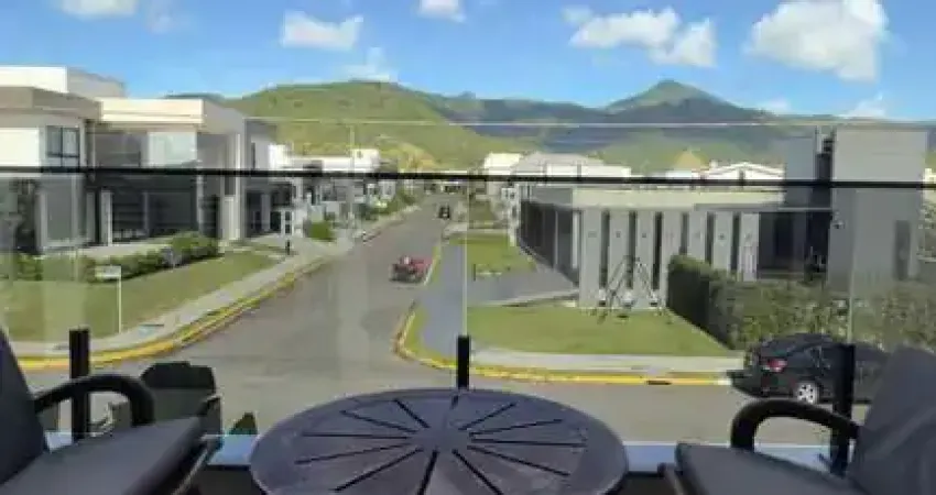 Casa de 400 m2 mobiliada c/ 3 suítes + piscina no Caledônia