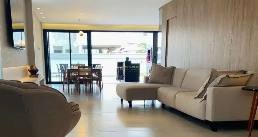 Casa de 330 m2 mobiliada c/ 4 suítes no Cond. Caledônia em Camboriú