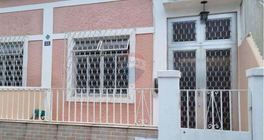 'Alugue: Casa 2 quartos, quintal  e de frente com 64m2 -  R$  1.550,00 mais taxas