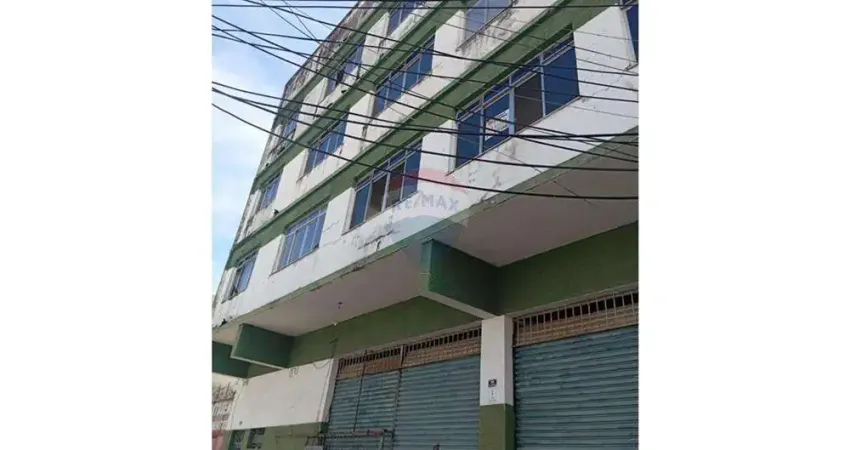 Prédio com galpão, loja, patio e 08 apartamentos residenciais