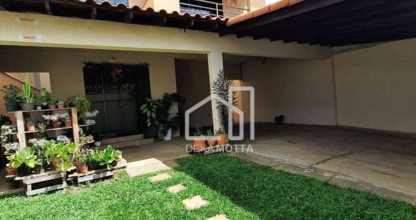 Casa com 3 dormitórios à venda, 234 m² por R$ 840.000,00 - Nossa Senhora das Graças - Uberlândia/MG