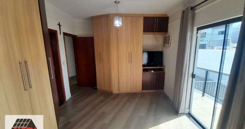 Casa residencial 177 m². Possui sala, sala de jantar, cozinha com armários, 3 dormitórios com armários sendo 1 suíte, 2 banheiros com gabinete, área d