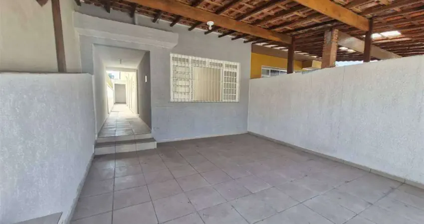 LINDA CASA GEMINADA COM 2 DORMITÓRIOS NA PRAIA GRANDE!