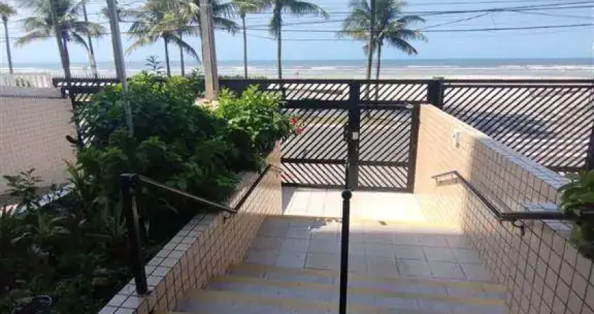 Amplo apartamento de 01 dormitório em prédio fernte ao mar. O imóvel está localizado no Balneário Flórida, bairro que vem se valorizado através de recentes investimentos em Praia Grande, proporcionan