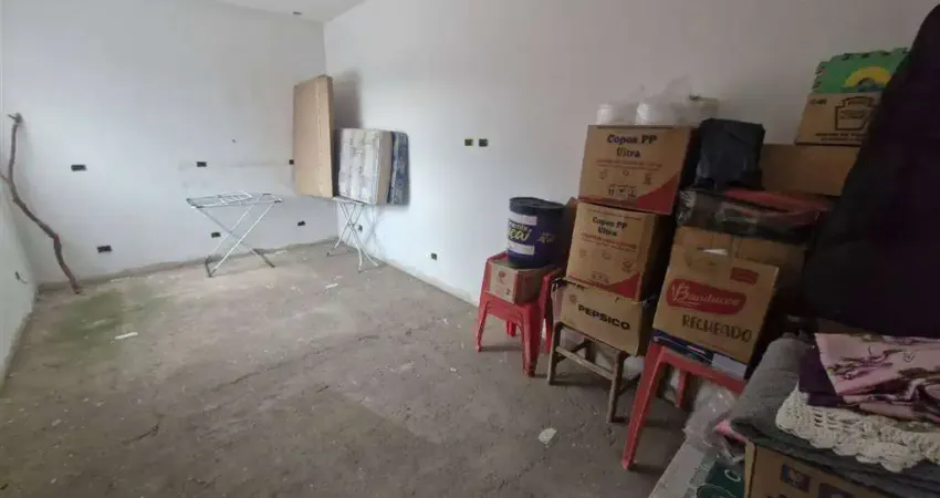 Excelente casa geminada com 2 dormitórios no bairro maracanã em praia grande!