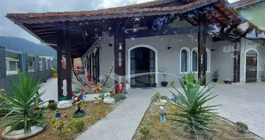 EXCELENETE CASA DE 4 DORMITÓRIOS COM PISCINA NO BAIRRO FLÓRIDA!