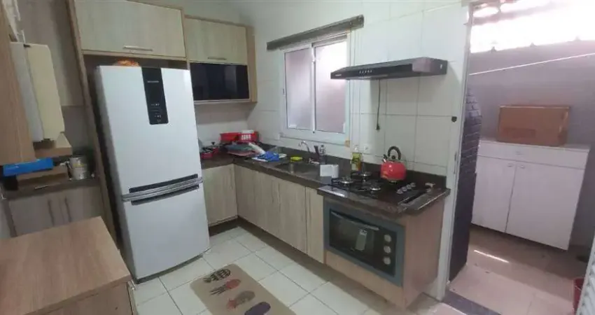 Ótima casa com 3 dormitórios no bairro vila mirim em praia grande!