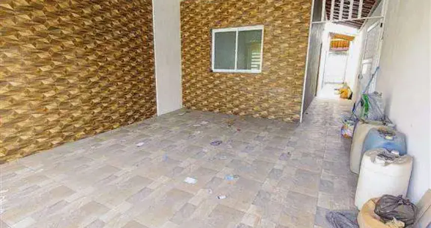 Excelente sobrado com 02 dormitórios, sendo uma suíte, 02 vagas de garagem, amplo espaço para depósito embaixo da escada. o imóvel está localizado na nova mirim, bairro que concentra vários serviços d