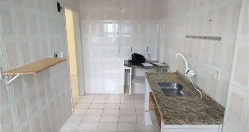 Excelente apartamento de 02 dormitórios, 01 banheiro social, sacada, churrasqueira coletiva e 01 vaga de garagem. o imóvel está localizado no vilamar na vila caiçara, bairro que vem recebendo e cada v