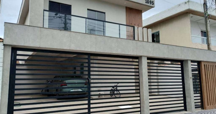 Excelente casa de condomínio sobreposta alta com 01 dormitório ampla sacada e 01 vaga de garagem. O imóvel está localizado no Jardim Esmeralda, bairro que tem recebido muita valorização através de rec