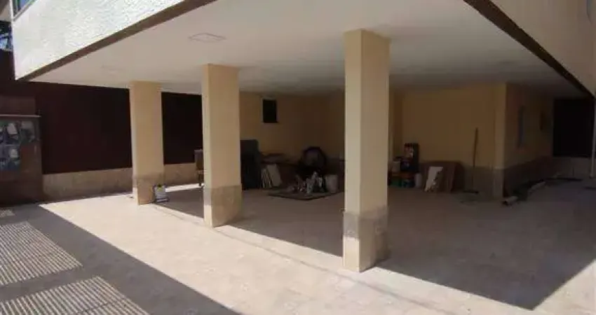 Excelente casa de condomínio sobreposta alta com 02 dormitórios, 01 banheiro social e 01 vaga de garagem coletiva. o imóvel está localizado no ribeirópolis, bairro que tem recebido muita valorização a