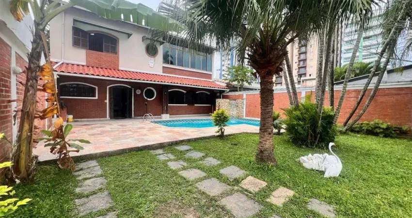 Excelente casa com 3 dormitórios e piscina no bairro balneário flórida em praia grande!