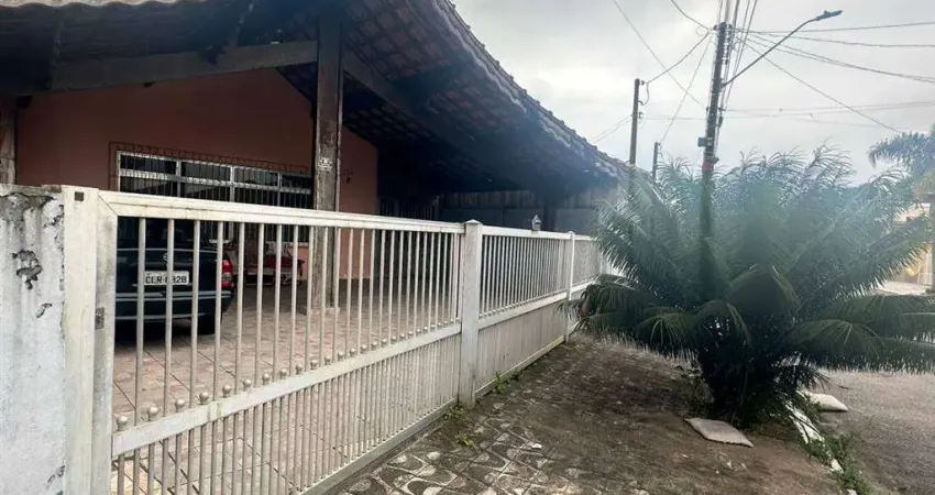 Excelente casa isolada com 03 dormitórios, sendo 01 suíte, 02 banheiros sociais, 04 vagas de garagem, 01 edícula assobradada. o imóvel está localizado solemar, bairro que vem se valorizando através d