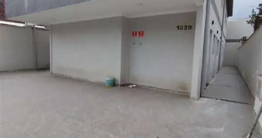 Excelente casa de condomínio sobreposta alta com 02 dormitórios e ampla sacada com churrasqueira. o imóvel está localizado na nova mirim, bairro que concentra vários serviços de educação, esporte e sa