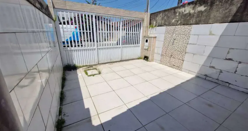 Excelente casa Individual, 01 dormitório, 02 vagas de garagem, 01 lavanderia,  O imóvel está localizado no Balneário Maracanã, localização que recebeu diversos investimentos, proporcionando mais comod