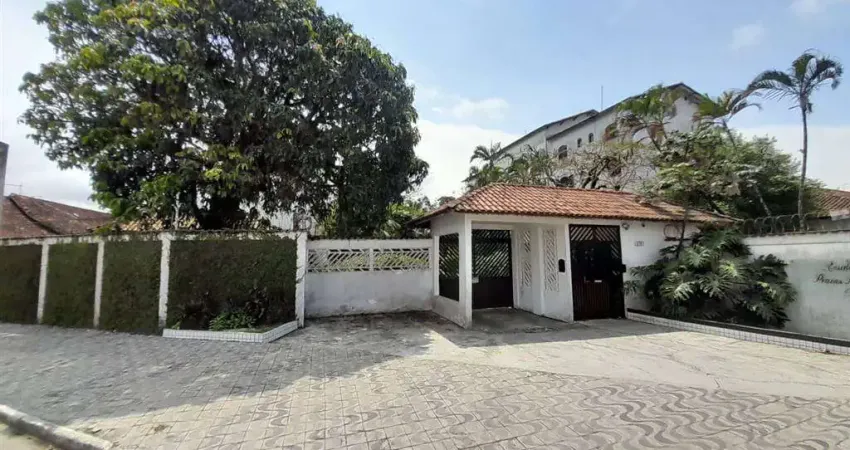 Excelente apartamento de 02 dormitórios, 01 vaga de garagem, o condomínio possui amplo espaço com piscina e parquinho todo gramado. o imóvel está localizado no balneário maracanã, localização que rece