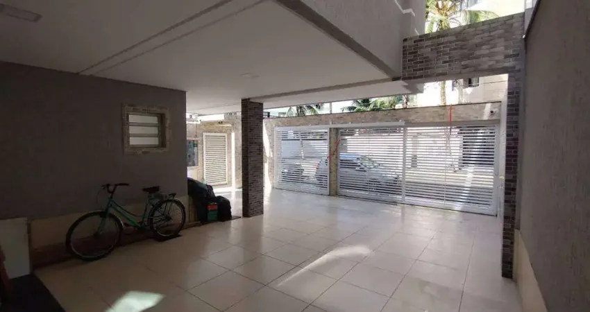 Excelente casa de condomínio sobreposta alta de 02 dormitórios, com com sacada e ampla área de serviço. o imóvel está localizado na vila assunção bairro adjacente à cidade ocian, um dos bairros mais t