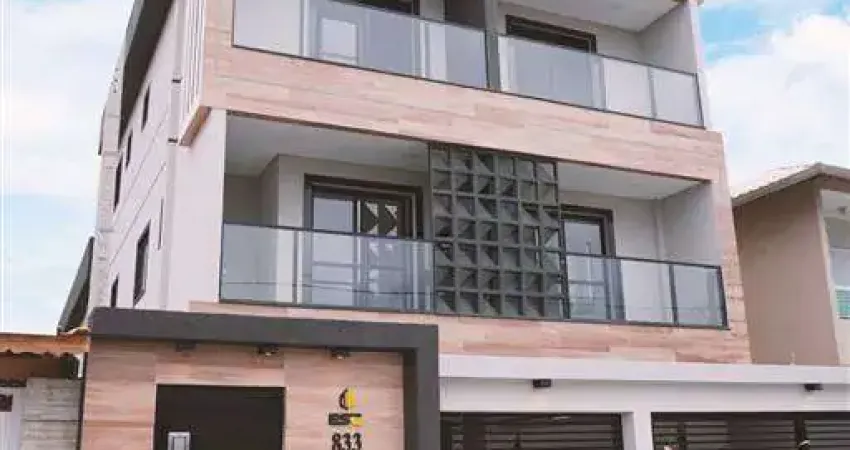 Excelente duplex de condomínio sendo 02 suítes, 02 sacadas, 01 lavabo e churrasqueira. o imóvel está localizado na vila mirim, localização que recebeu diversos investimentosna infraestrutura,proporcio