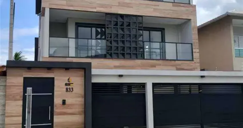 Excelente duplex de condomínio sendo 02 suítes, 02 sacadas, 01 lavabo e churrasqueira. O imóvel está localizado na Vila Mirim, localização que recebeu diversos investimentosna infraestrutura,proporcio