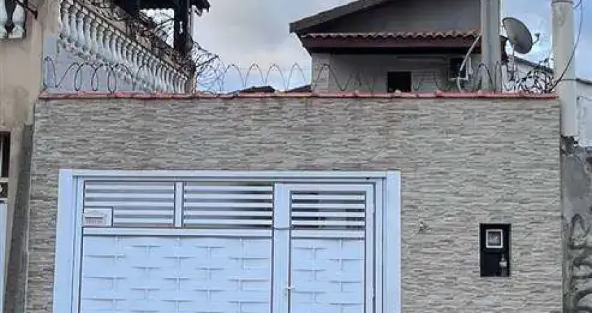 Excelente sobrado reformado e mobiliado com 05 suítes, 01 lavabo, 03 vagas de garagem. o imóvel está localizado na vila guilhermina, um dos bairros mais movimentados, tradicionais e procurados por tur
