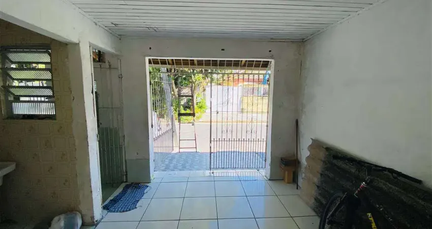 Excelente bangalo duplo com um dormitorio na parte superio e com vaga de garagem.