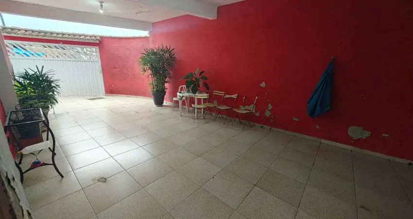 Excelente sobrado com 02 dormitórios, sendo 02 suítes, 03 vagas de garagem. o imóvel está localizado na vila caiçara, bairro que vem recebendo e cada vez mais investimentos na infraestrutura, além de