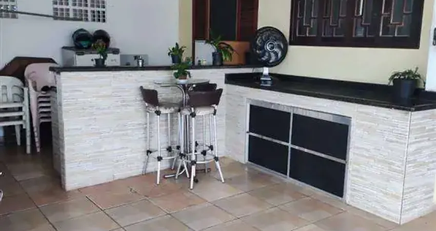 Excelente casa de 03 dormitórios, sendo 02 suítes, 01 banheiro social, piscina e churrasqueira, com pagamento facilitado nas seguintes condiçoes: entrada de r$ 250.000,00 e o saldo restante direto com