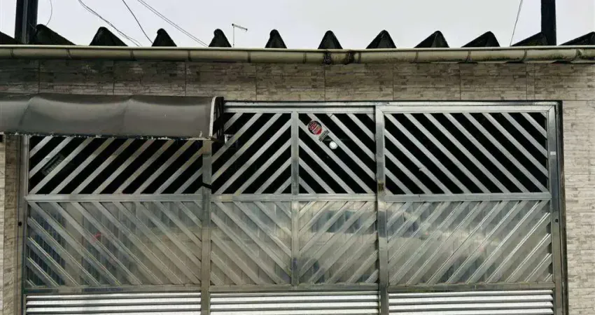 Excelente casa com 03 dormitórios sendo 01 suíte, 03 vagas de garagem, edícula com banheiro e ampla área com churrasqueira no balneário maracanã.