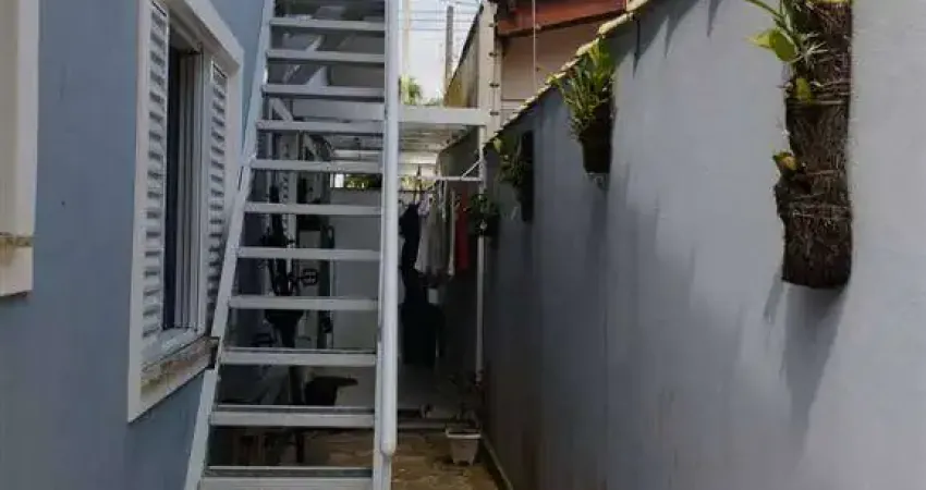 Excelente casa alto padrão com 03 suítes, piscina, churrasqueira e amplo sótão de fácil acesso no balneário florida.