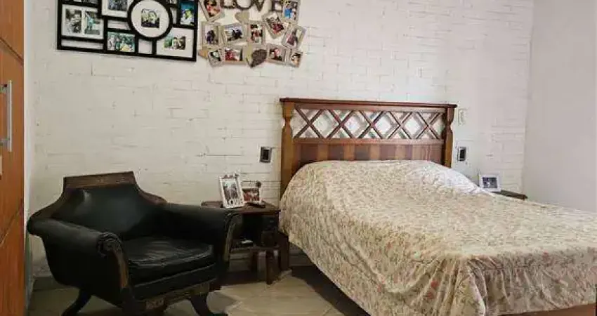 Excelente casa à venda dividida na seguinte conformidade: andar superior: 03 dormitórios, sendo 01 suíte, andar inferior 02 dormitórios, sendo 01 suíte, o imóvel está localizado na vila caiçara, bairr