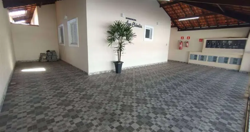 Excelente casa de condomínio de 01 dormitório. O imóvel está localizado na Vila Mirim, bairro que vem recebendo e cada vez mais investimentos na infraestrutura, proporcionando mais comodidade e segura