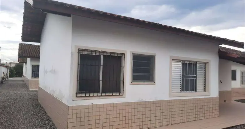 Excelente casa de condomínio de 02 dormitórios, 01 banheiro social, 01 vaga de garagem exclusiva. o imóvel está localizado na vila balneária, bairro que tem recebido muita valorização através de recen
