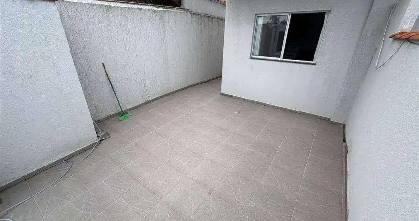 Lindo sobrado com 02 dormitórios no bairro bilamar em praia grande!