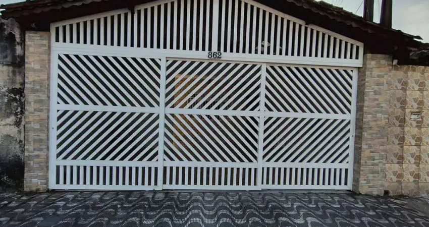 Excelente casa bem arejada e iluminada com 03 dormitórios, sendo 01 suíte, ampla garagem, área com churrasqueira. O imóvel está localizado no Balneário Maracanã, localização que recebeu diversos inves