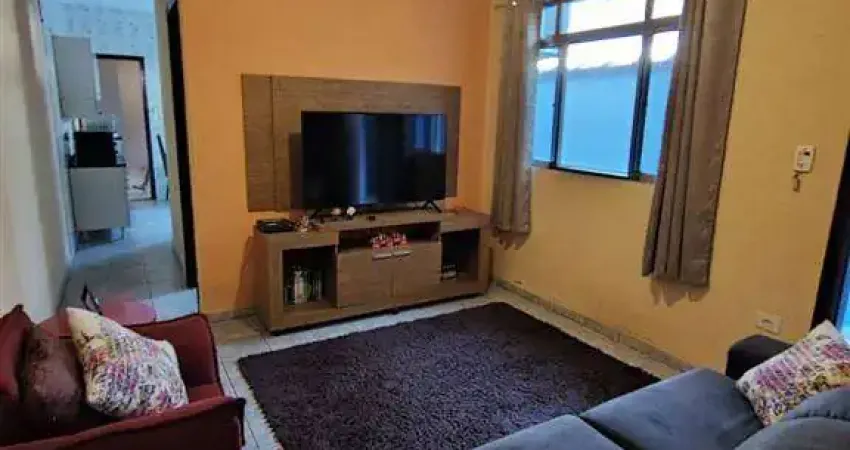 Excelente casa geminada de 02 dormitórios, 02 vagas de garagem e amplo quintal. o imóvel está localizado na vila sonia, bairro que tem recebido muita valorização através de recentes investimentos em p