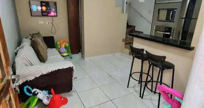 Excelente sobrado de condomínio com 01 dormitório, 01 banheiro social, 01 lavabo e amplo quintal privativo. o imóvel está localizado no jardim melvi, bairro que vem se valorizando através de recentes