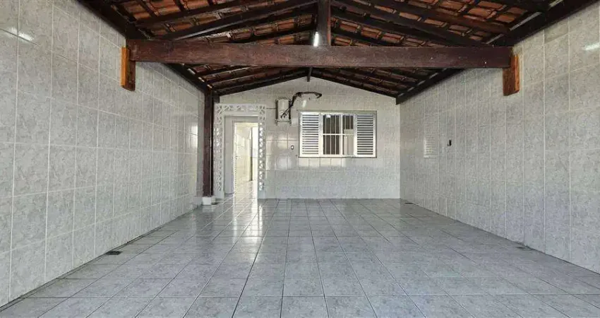 Excelente casa geminada com 02 dormitórios no bairro vila mirim em praia grande!