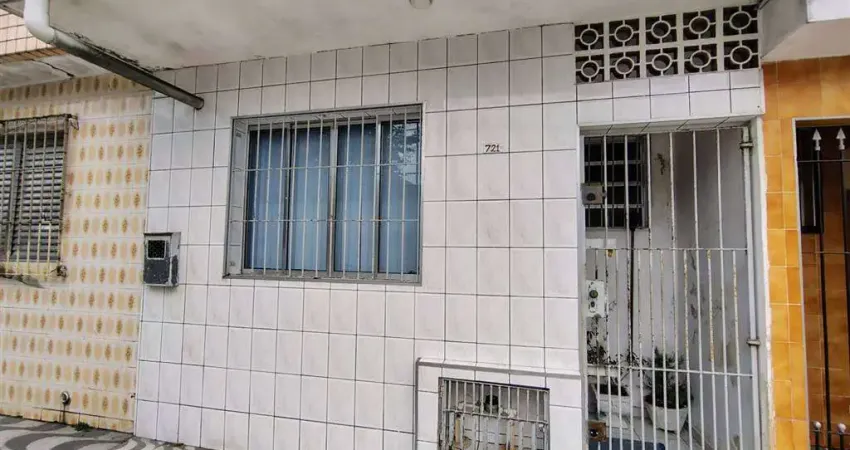Excelente casa tipo bangalô bem ampla e arejada com 01 dormitório e lavanderia separada. o imóvel está localizado na vila caiçara, bairro que vem recebendo e cada vez mais investimentos na infraestrut