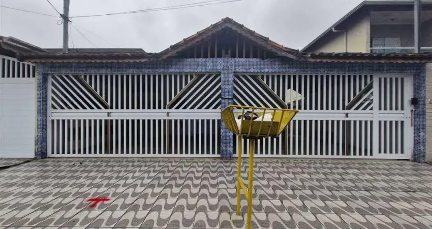 Excelente casa de condomínio com quintal privativo para locação no parque das américas.