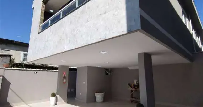 Excelente casa de condomínio sobreposta baixa com 02 dormitórios e quintal privativo. o imóvel está localizado no ribeirópolis, bairro que tem recebido muita valorização através de recentes investimen