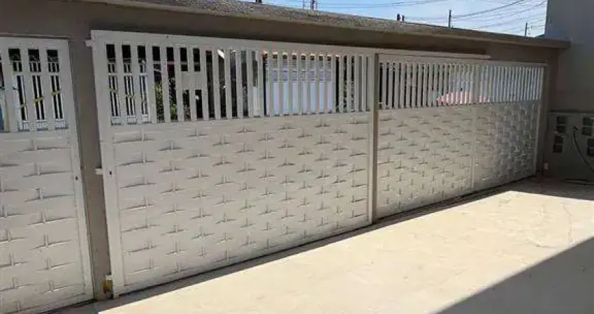 Excelente sobrado de condomínio com 02 dormitórios, 01 banheiro social, 01 lavabo e quintal privativo. o imóvel está localizado na vila mirim, localização que recebeu diversos investimentos na infraes