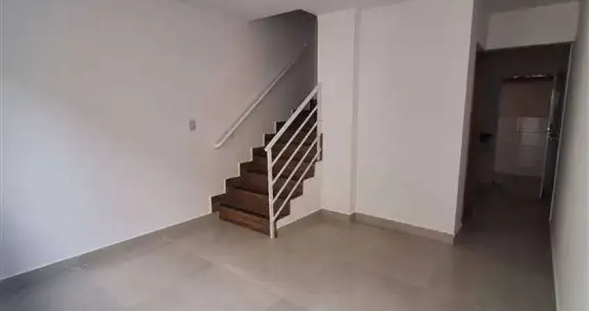 Sobrado de condomínio com 02 dormitórios no bairro nova mirim em praia grande!