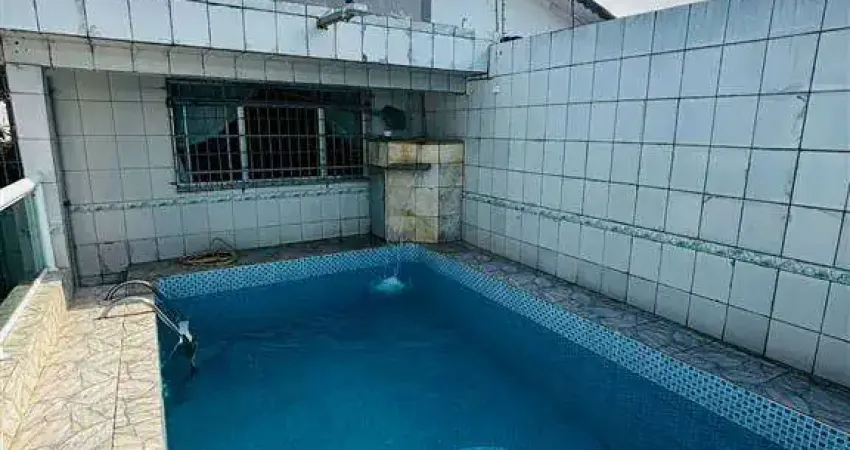 O imóvel está localizado na vila caiçara, bairro que vem recebendo cada vez mais investimentos na infraestrutura, proporcionando mais comodidade e segurança aos turistas e moradores, além de ter o ter