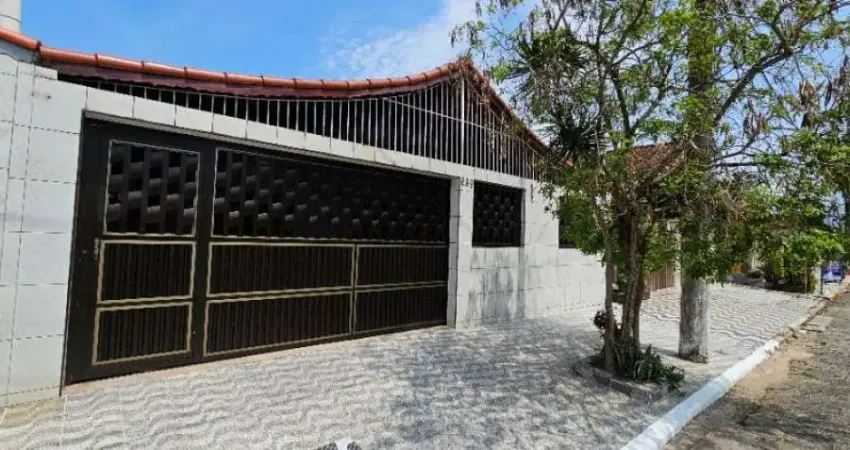 Excelente casa com 2 dormitórios, 1 suíte, 4 vagas, 1 banheiro, churrasqueira, localizada no maracanã, localização que recebeu diversos investimentos, proporcionando mais comodidade e segurança aos tu